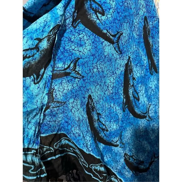 Very unique, ￼Beautiful blue water, ￼and black shark print scarf great condition - Picture 3 of 3